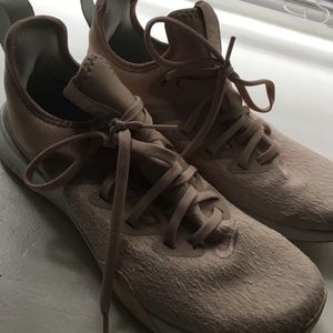 Light pink nike shoes 💗